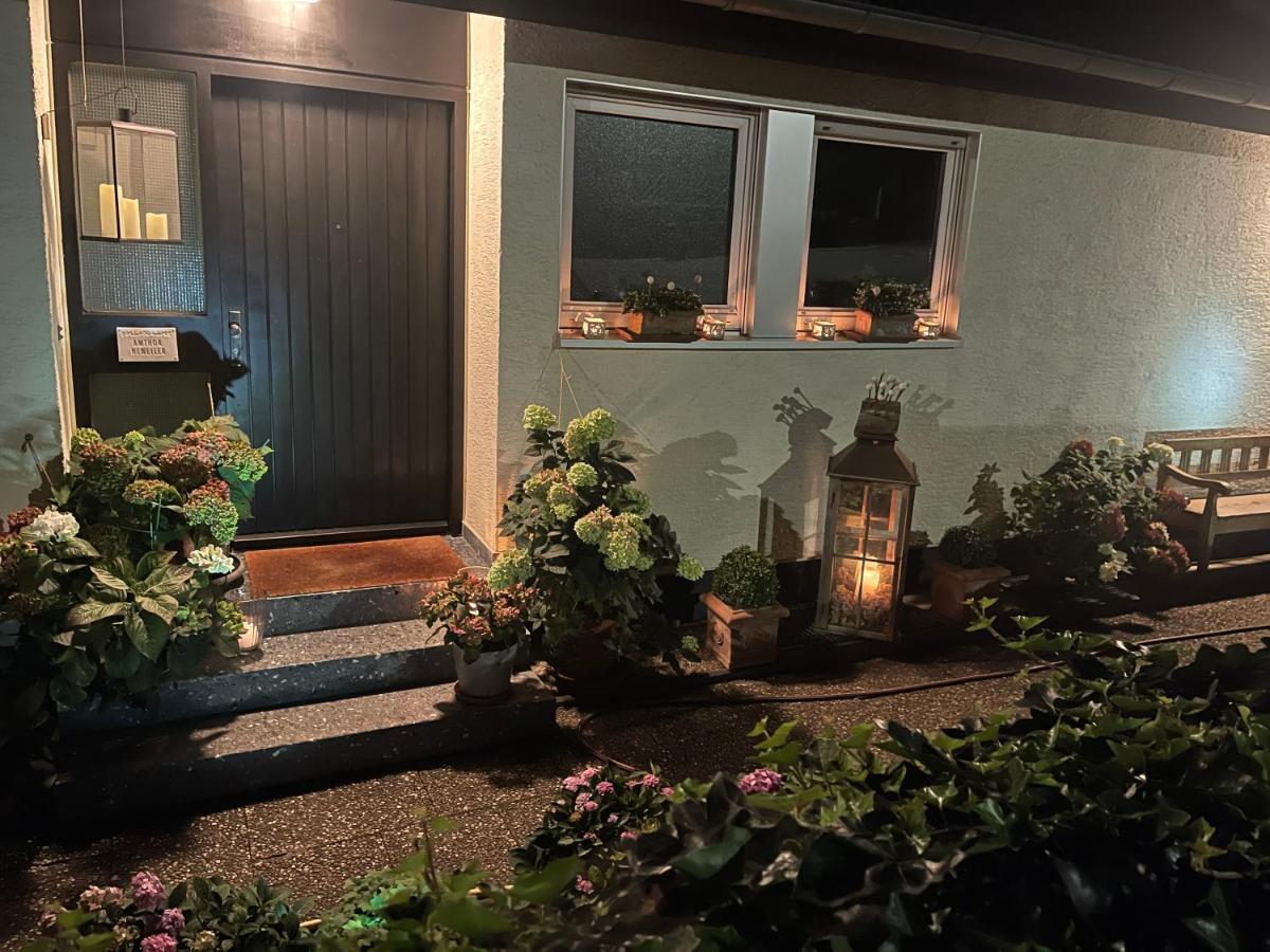 Esslingen Apartment: Long-Stay Comfort near Stuttgart Messe & Airport Altbach Exterior photo