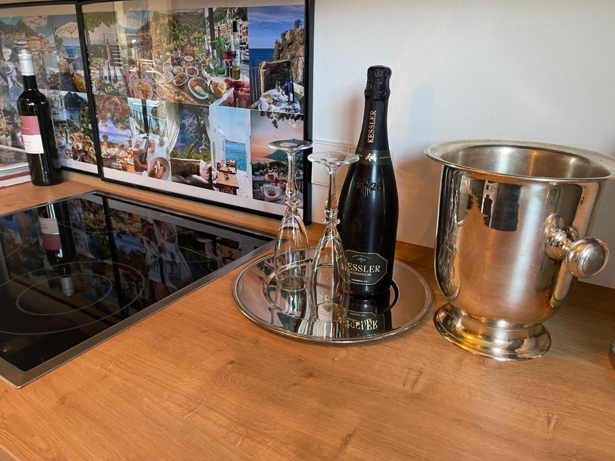Esslingen Apartment: Long-Stay Comfort near Stuttgart Messe & Airport Altbach Exterior photo